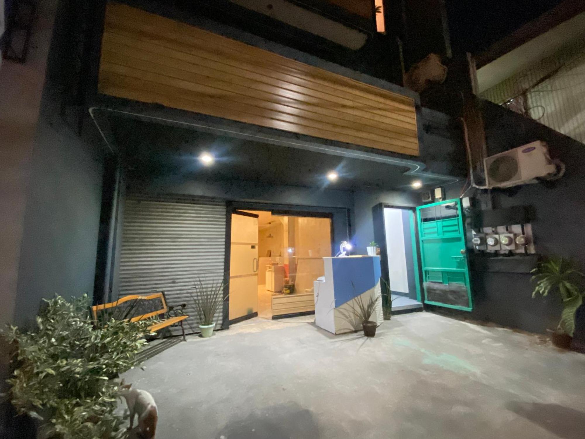 Lime Lite Manila Hostel Makati City Exterior foto